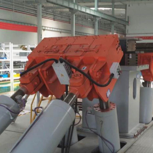 Pressa idraulica per lo stiramento della pelle dell'aereo